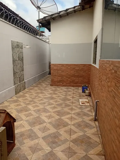 Casa Com 3 Quartos Sendo 01 Suíte.