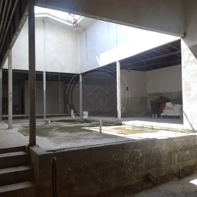 Oportunidad De Inversión En La Av. Don Tulio Febres: Centro Comercial Profesional En Construcción. 