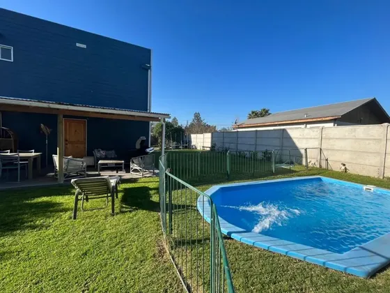 Casa En Venta En El Estero Con Piscina Y Jardín