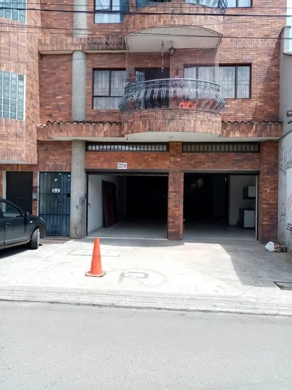 Local Comercial/bodega En Rionegro Cerca Al Parque Principal Zona Residencial/comercial Muy Cerca Al Parque Principal Oportunidad