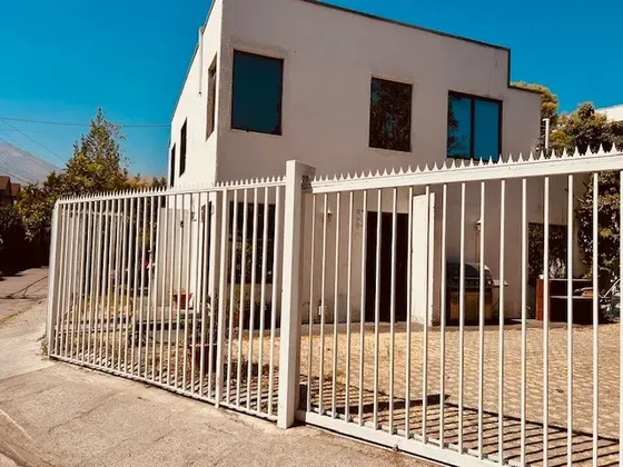 Venta De Hermosa Casa, Las Condes
