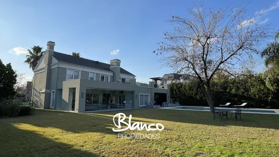 Casa  En Venta En La Lomada, Pilar, G.b.a. Zona Norte