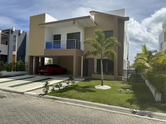 Amazing Villa With Spacious Yard In Excellent Location