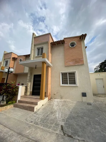Townhouse En Venta Urbanización Barrio Sucre