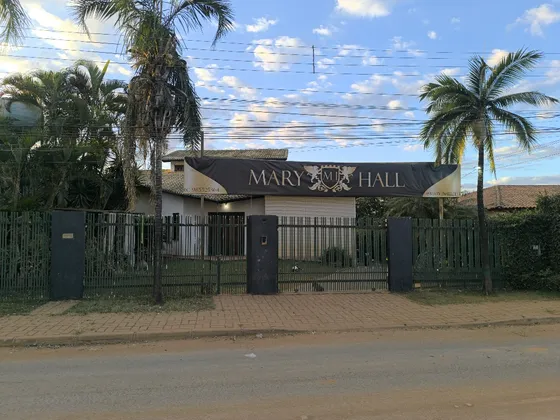 8 Salas Comercias Em Casa Com Ampla Área De Lazer E Piscina 