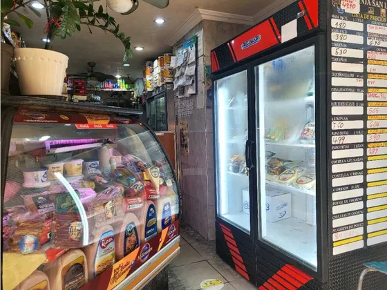 Venta Local Y Fondo De Comercio Charcuteria 30mts 1b/ Fuerzas Armadas
