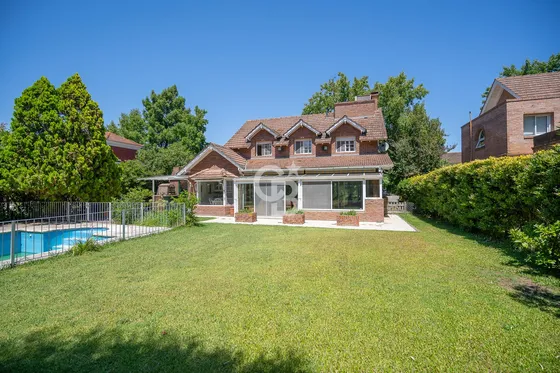 Casa En Venta  4 Ambientes- Vista Al Golf -mayling Cc