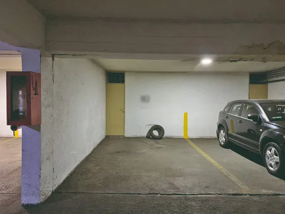 Vendo Amplio Estacionamiento Y Bodega Cubiertos Stgo Centro