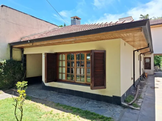 Casa De Tres Dormitorios En Gonnet