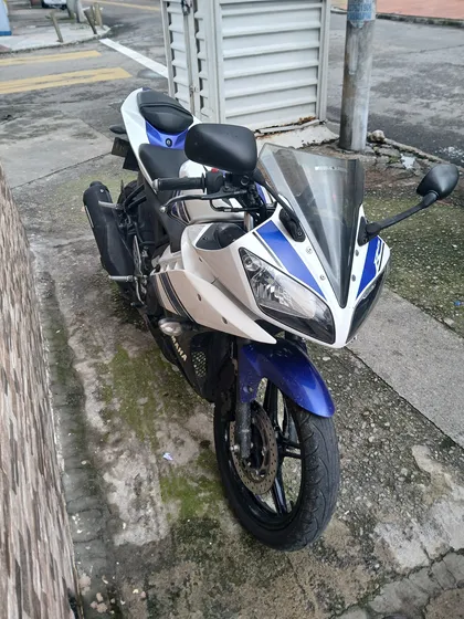 Yamaha-r15 2014
