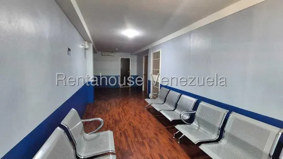 María Valera Ofrece Oficina/consultorio En Alquiler De 14 M² Ideal Para Profesionales Del Area De Salud. Al Oeste De Barquisimeto, Oficina Equipada Con Aire Acondicionado Para Su Mayor Comodidad, 