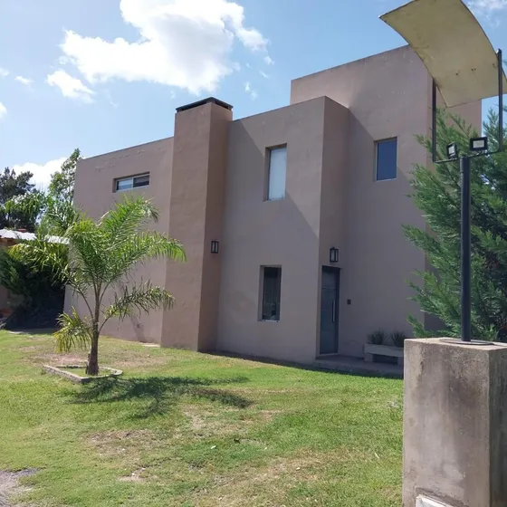 Casa En Venta - 3 Dormitorios 2 Baños 2 Cocheras - 396mts2 - Ranelagh 
