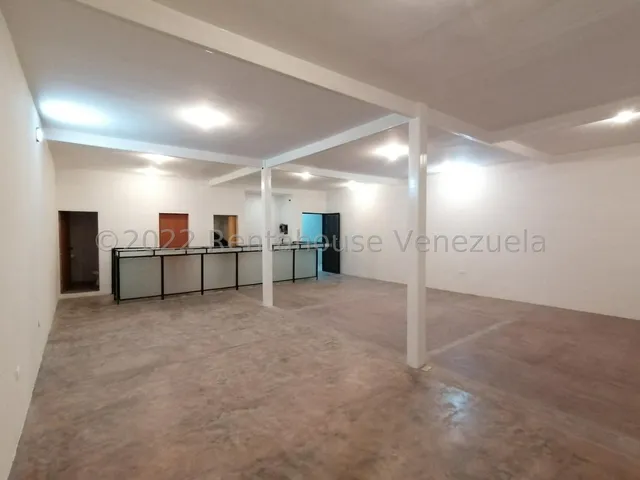 María Valera Alquila Amplio Y Versátil Local En La Codiciada Zona Comercial De Nueva Segovia, Barquisimeto, Tanque Subterráneo, Adaptable A Gran Variedad De Negocio, Barra De Hierro Y Cristal.