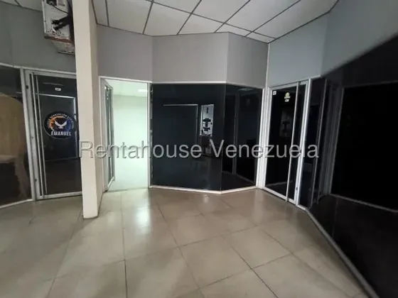 Maritza Lucena Alquila Amplio Local Con Piso De Cerámica, Semi Amoblado, Aire Acondicionado, Planta Eléctrica, Vigilancia 24/7, En Cabudare.