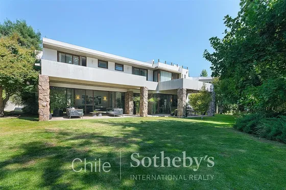 Casa En Venta De 4 Dorm. En Las Condes