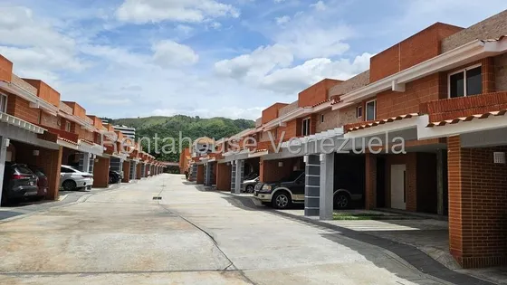 Townhouse En Venta Amoblado Y Equipado Valles De Camoruco