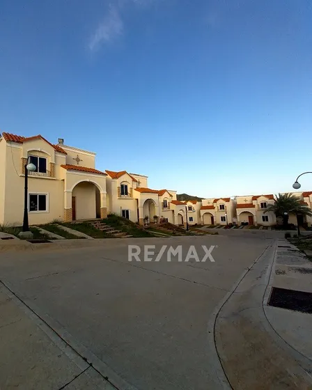 Townhouse En Colinas Del Sol, Isla De Margarita