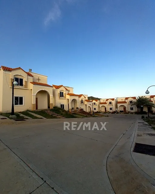 Townhouse En Colinas Del Sol, Isla De Margarita