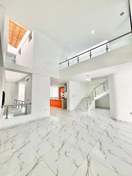 Lh Se Vende Casa De Lujo En Colinas De Pirineos