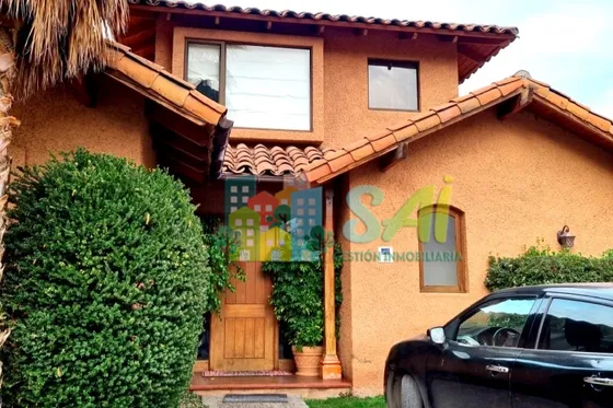 Cómoda Y Amplia Casa Estilo Chilena En Altos Del Carmen