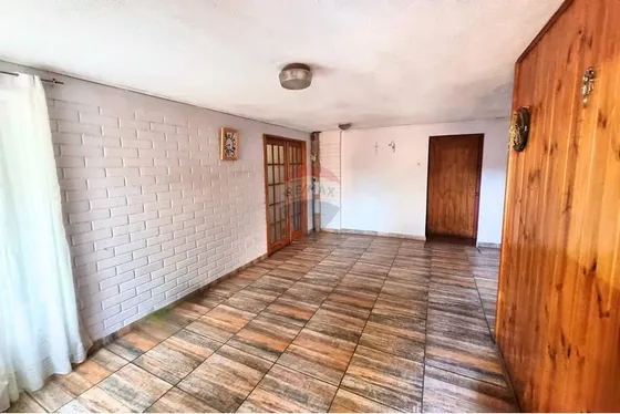 Se Vende Casa Con Local En  Plazuela Los Toros