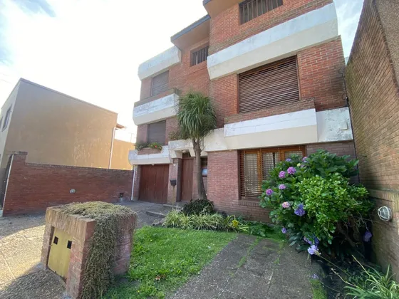 En Venta Ph 4 Ambientes Con Garage, Quincho Y Parque. Barrio Las Avenidas.