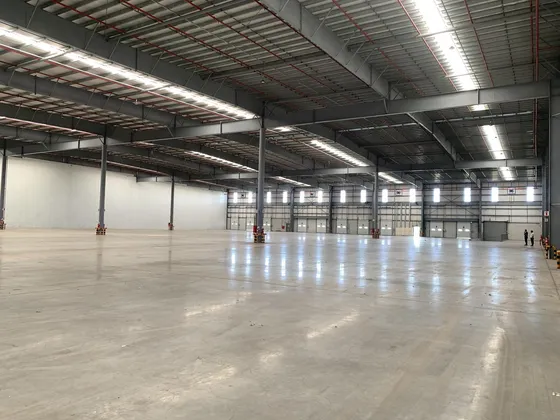 Excelente Nave Aaa De 7035 M2 Cubiertos