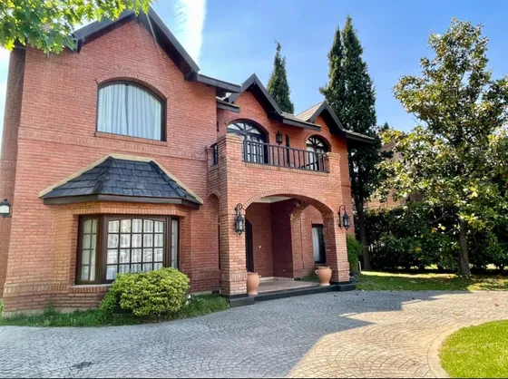 Venta Casa 4 Dormitorios Saint Thomas Con Cochera