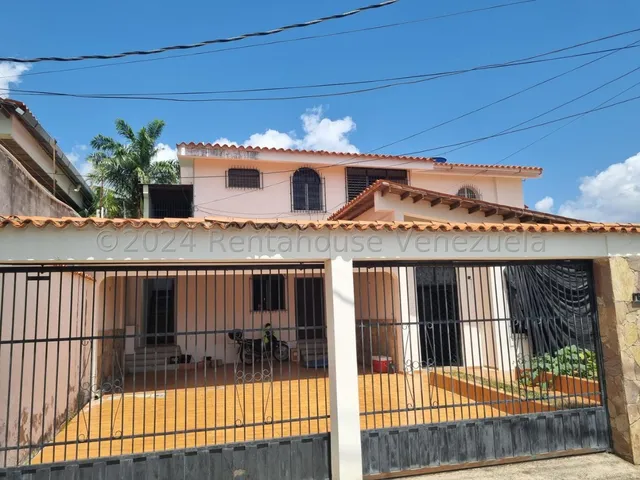  Apartamento Tipo Anexo En Alquiler En Colinas De Santa Rosa, De Barquisimeto, Amplias Habitaciones, Sala Cocina Moderna, Servicio De Internet, Vigilancia 24/7.