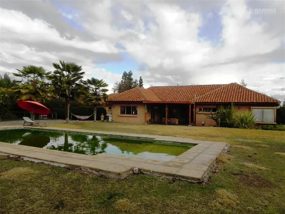 Casa En Arriendo De 5 Dorm. En Colina