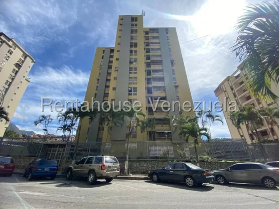 Apartamento En Alquiler Amoblado En La Urbina En Calle Cerrada Cocina Equipada Fresco E Iluminado  25-12533