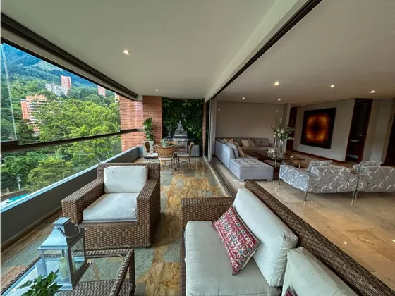 Exclusivo Apartamento En La Parte Alta De El Poblado