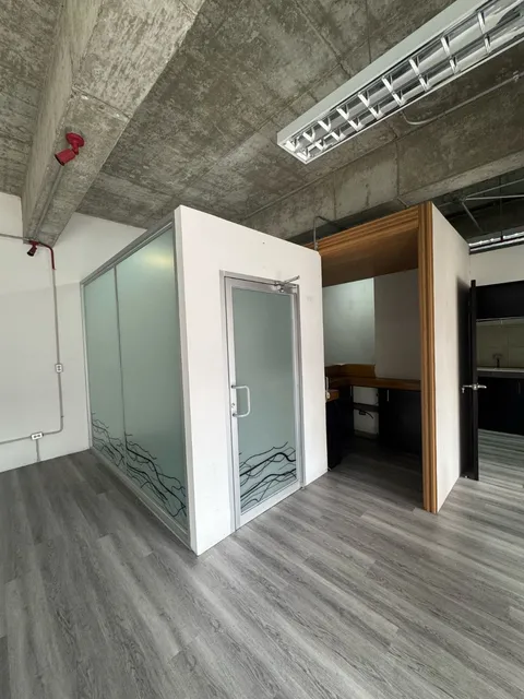 Rento Oficina En Edificio Moderno En Zona 10