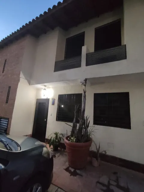 Michelle Vende Townhouse En Conj Res Limón Country Naguanagu