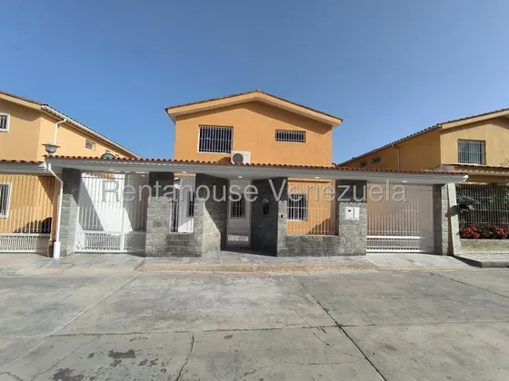 Casa En Venta En La Victoria Aragua 26-1145 Irrr