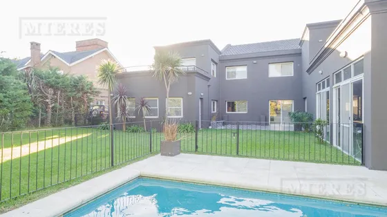 Muy Linda Casa En Venta En Galápagos