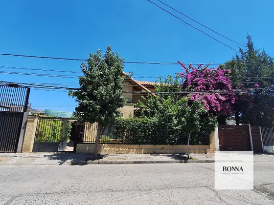 En Venta Amplia Y Remodelada Casa En Recoleta