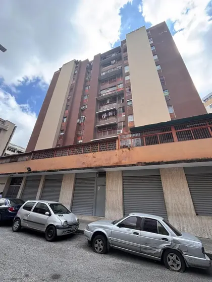 Alquiler De Amplio Local A Pie De Calle En Chacao. (r.o)