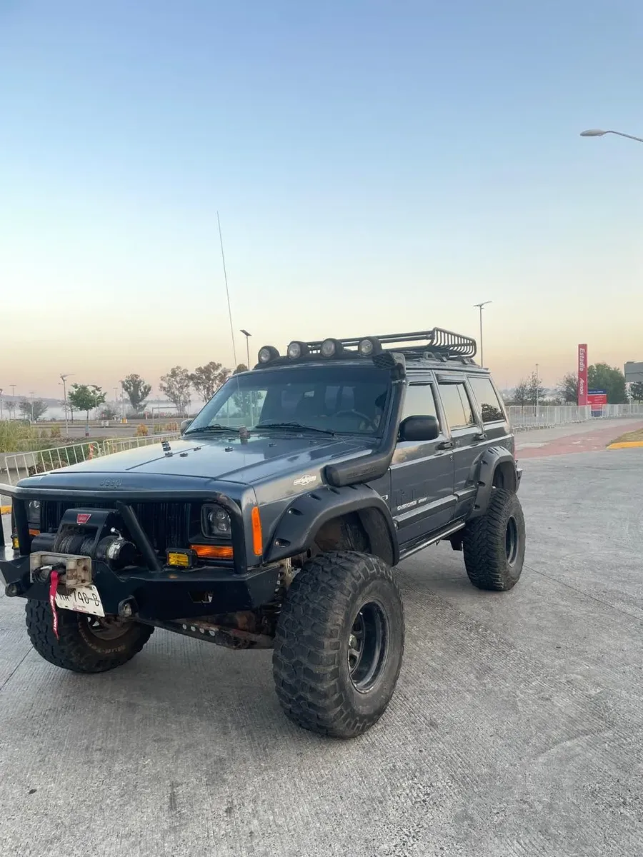 Jeep Cherokee Cherokee Sport 4x4 AT
