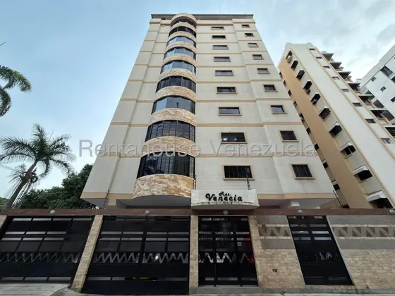 Exclusivo Apartamento En San Isidro Remodelado Planta Electrica Total Pozo De Agua Piso Medio Estef 26-13373