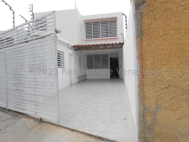 Rosa Rodríguez Vende Casa En Nueva Segovia, Barquisimeto 25-12398