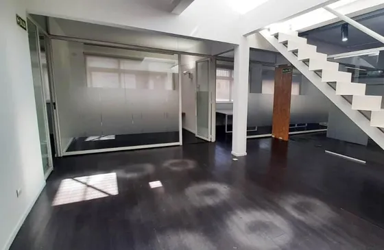 Oficina De 221 M2. En Casco Histórico. Ideal Para Renta.