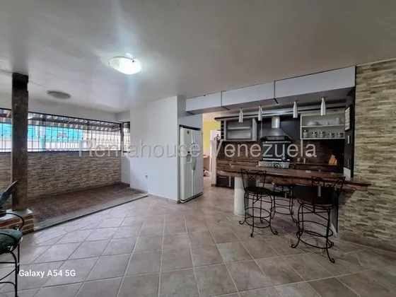 Jean Pavon Tiene Excelente Apartamento En Venta En El Este De Barquisimeto Lara 2 4 7 3 3
