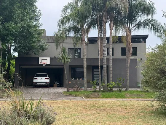 Venta Casa 5 Ambientes En Club De Campo San Patricio.