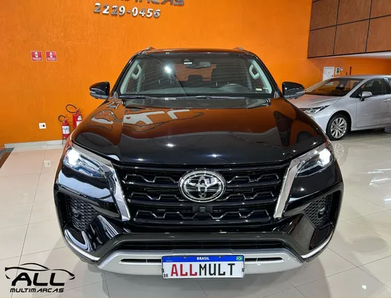 Toyota Hilux Sw4 2.8 D-4d Turbo Diesel Srx 7l 4x4 Automático