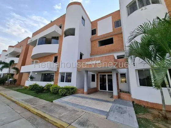 Rz ¡tu Espacio, Tu Estilo! Apartamento Personalizable Para Que Lo Adaptes A Tus Gustos Y Necesidades. ¡crea El Hogar De Tus Sueños En Esta Increíble Propiedad! 25-18560  21/05