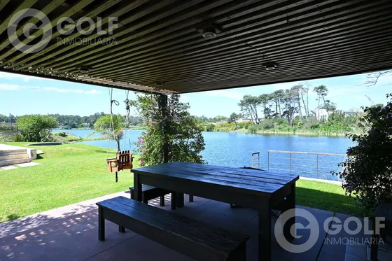 Venta De Apartamento 2 Dormitorios Con Vista Al Lago En Parque Miramar