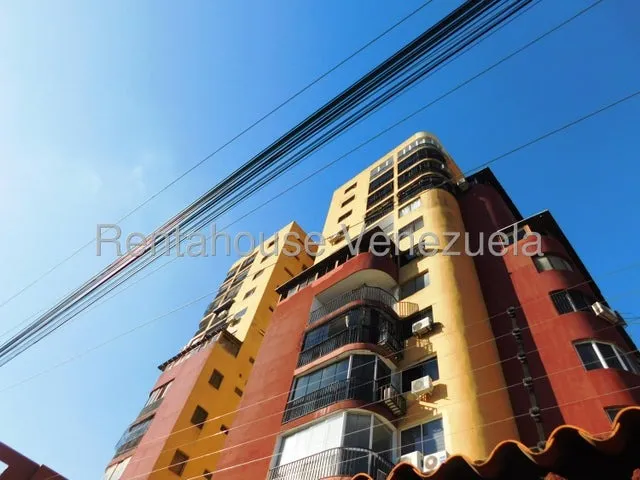 Fredxia Castillo Vende Amplio Apartamento Conectado A Planta Electrica, En Nueva Segovia, Barquisimeto # 25-13180