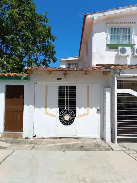 Casa En El Trigal Norte En Calle Cerrada De 250 M2 Granma