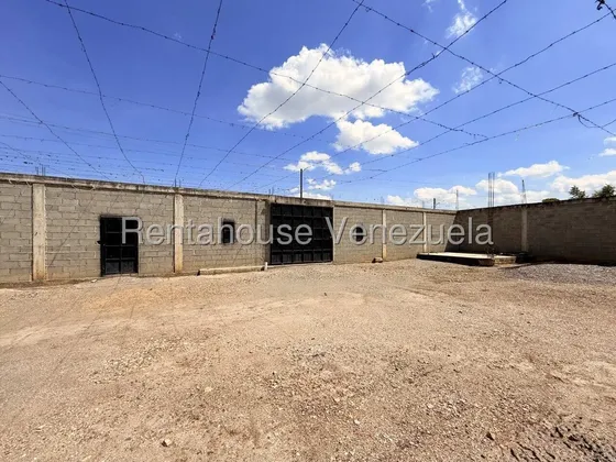 María Reyes Vende Amplio Galpón En Quibor, A Pie De Calle, En Avenida Principal. 27-3559, Diseñado Para Alta Logística.